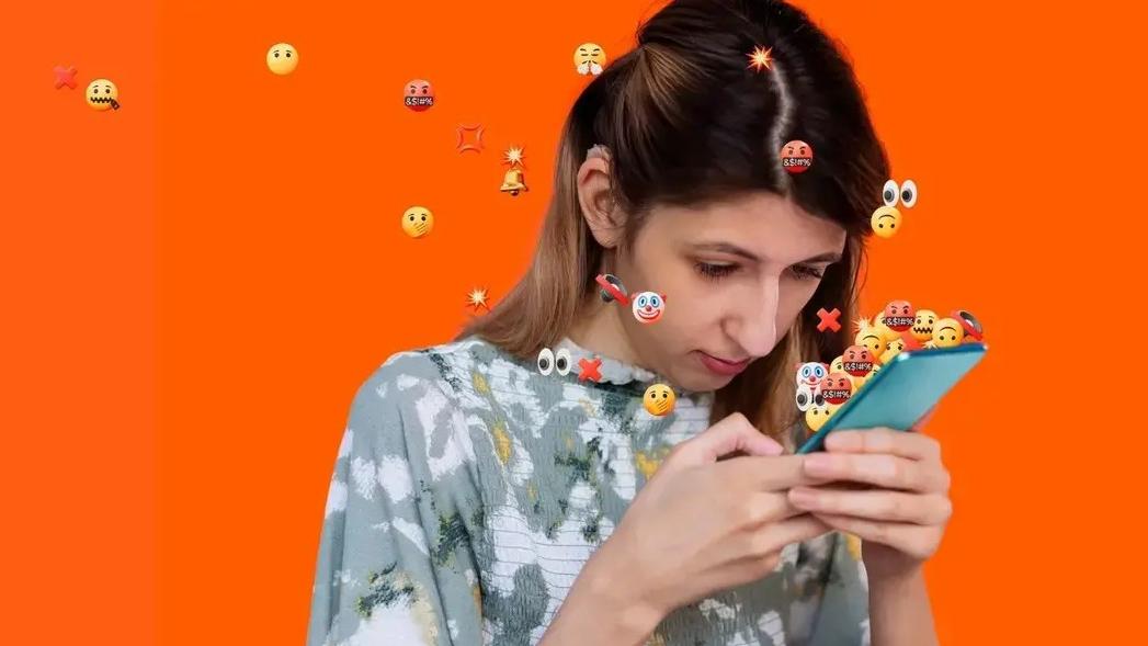 Photo of women using social media over her phone and receives hate speech