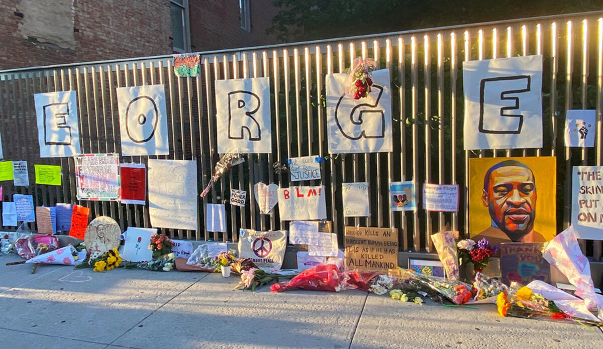 An impromptu memorial for George Floyd, who was killed after being restrained by police, has been set up in Harlem, New York City.